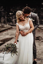 Cheap A-Line Wedding Gown with Illusion Neck With Back Lace Appliqued
